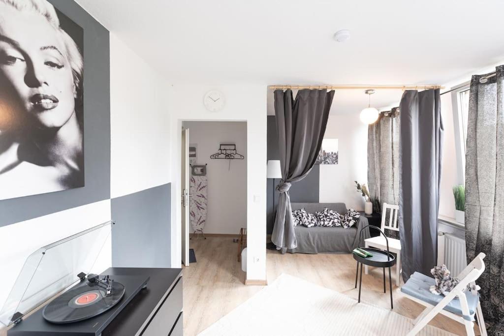 - Nice New York Apartment In The Heart Of Duisburg - Betten & Sofa - 5 Mins Central Station Hbf - Big Tv & Wifi - 外观 照片