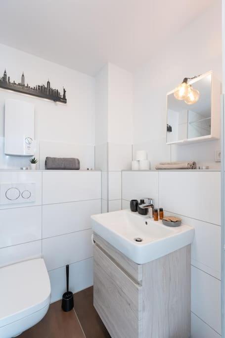- Nice New York Apartment In The Heart Of Duisburg - Betten & Sofa - 5 Mins Central Station Hbf - Big Tv & Wifi - 外观 照片