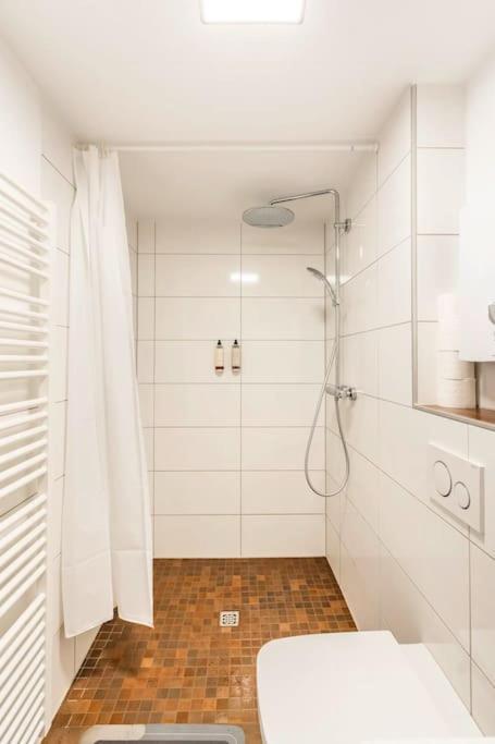 - Nice New York Apartment In The Heart Of Duisburg - Betten & Sofa - 5 Mins Central Station Hbf - Big Tv & Wifi - 外观 照片